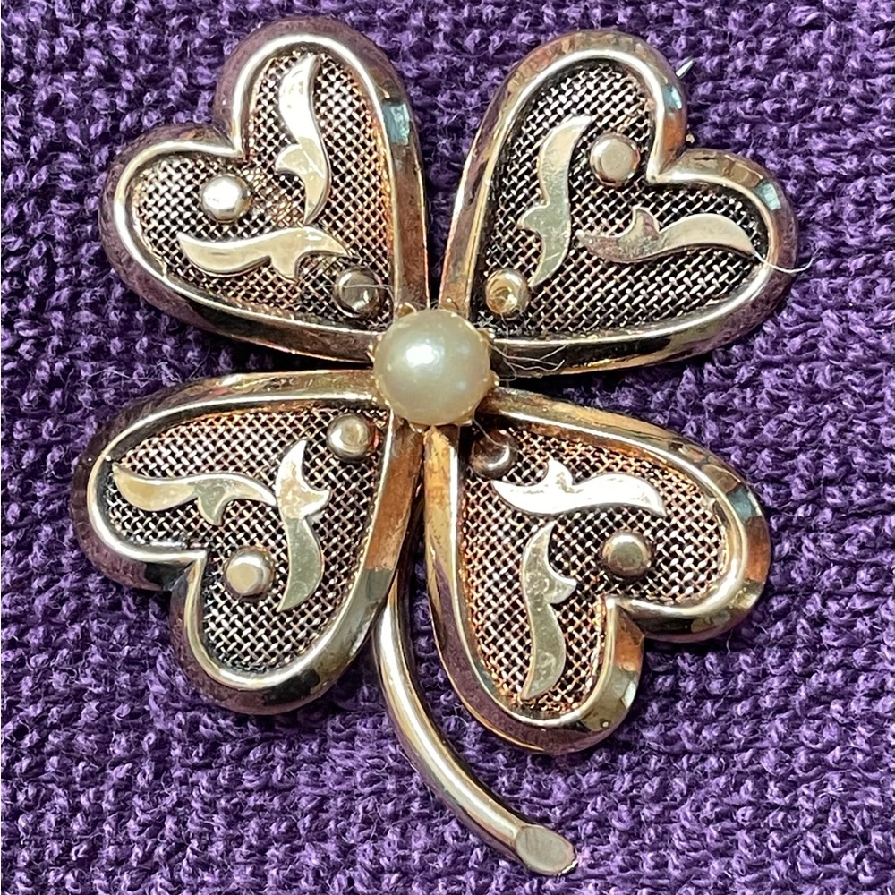 Vintage Goldtone Four-Leaf Clover Brooch (costume jewelry)